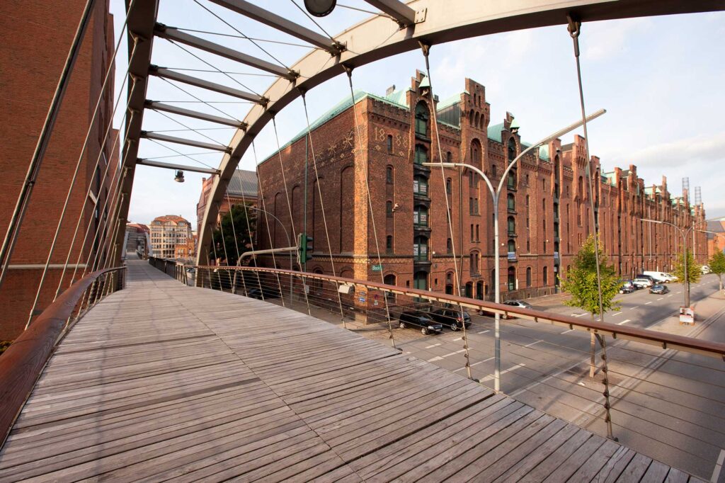 speicherstadt-footbridge-and-historic-warehouses-2022-03-08-00-14-00-utc.jpg
