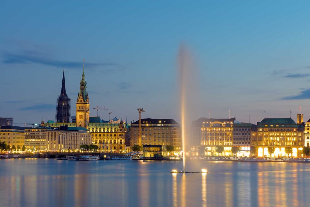 the-city-of-hamburg-at-dawn-2022-12-17-03-45-12-utc.jpg